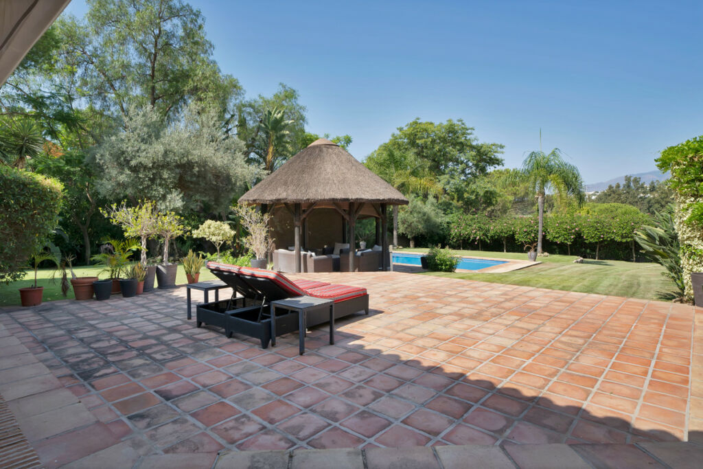 Detached Villa Estepona Málaga - image 25