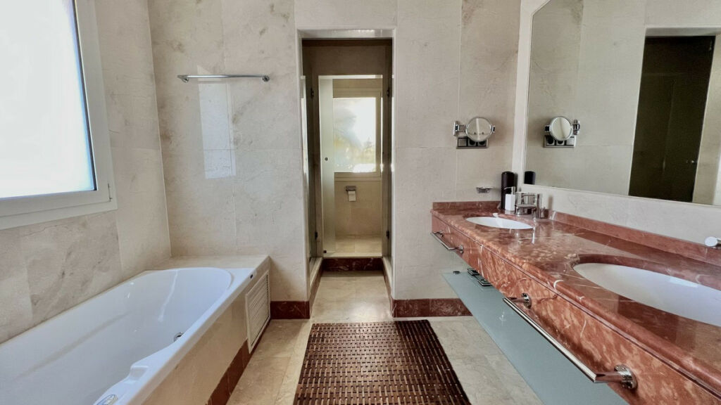 Penthouse Duplex Sierra Blanca Málaga - image 25