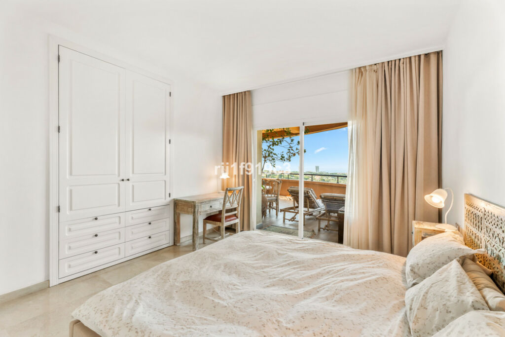 Middle Floor Apartment Elviria Málaga - image 25