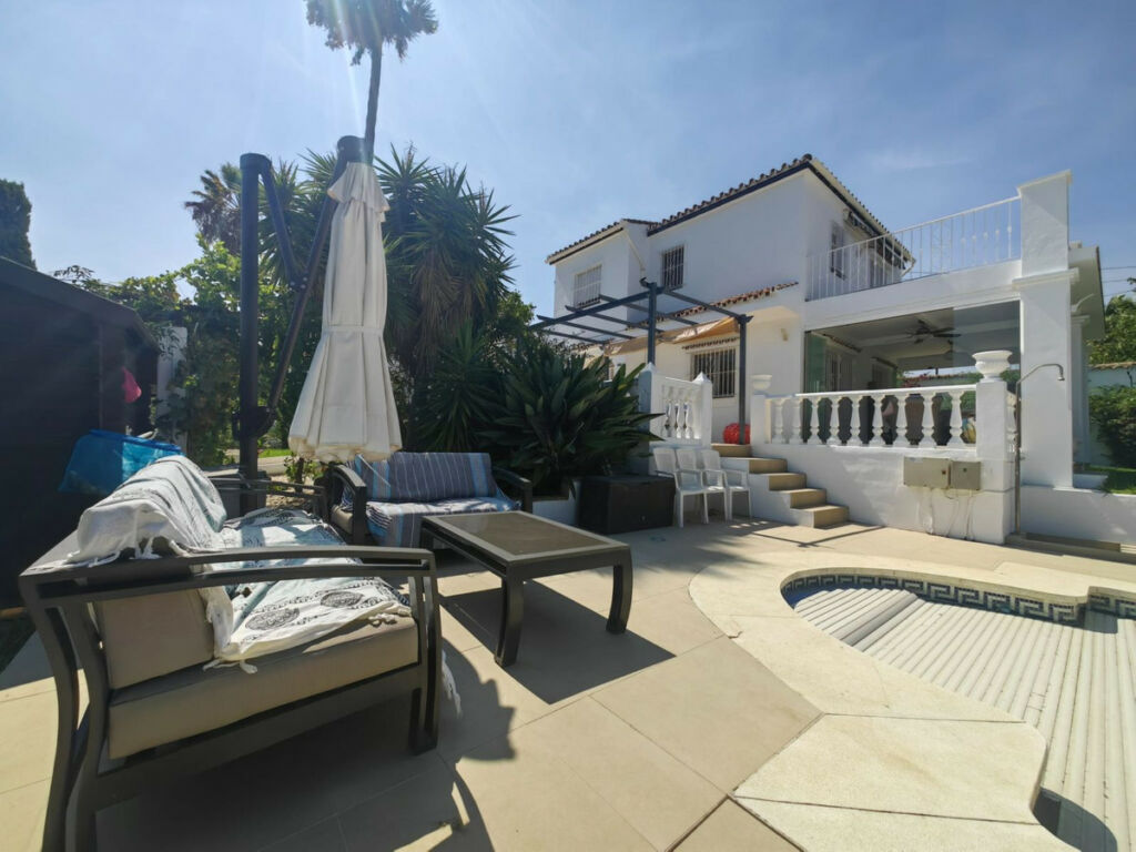 Detached Villa Estepona Málaga - image 25