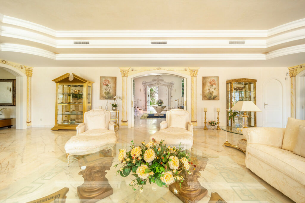 Detached Villa The Golden Mile Málaga - image 25