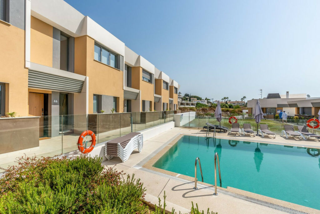 Townhouse El Chaparral Málaga - image 27