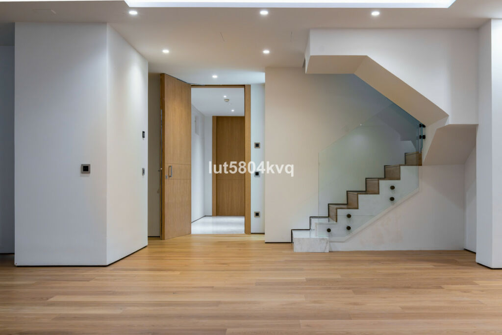 Ground Floor Apartment The Golden Mile Málaga - image 25