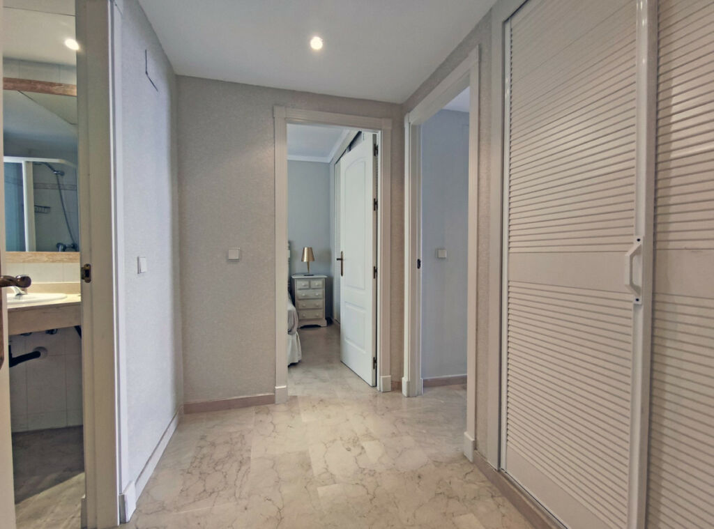 Middle Floor Apartment Puerto Banús Málaga - image 25