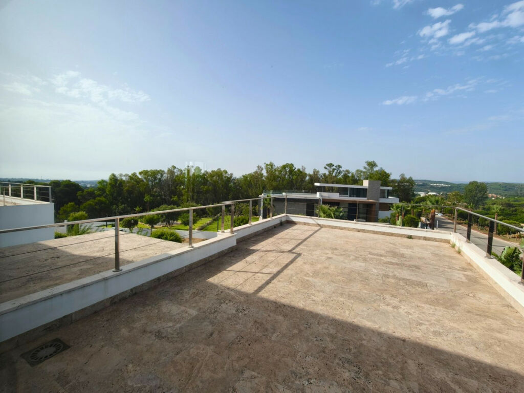 Detached Villa Sotogrande Alto Cádiz - image 25