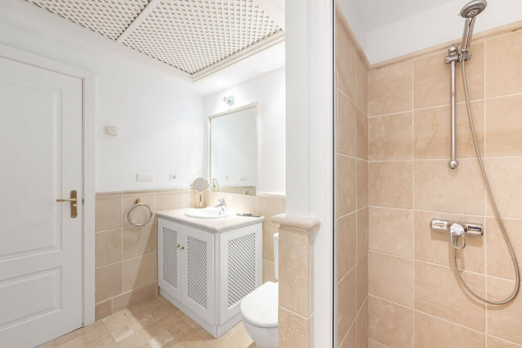 Top Floor Apartment Río Real Málaga - image 25