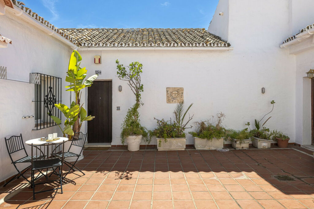 Top Floor Apartment Puerto Banús Málaga - image 25