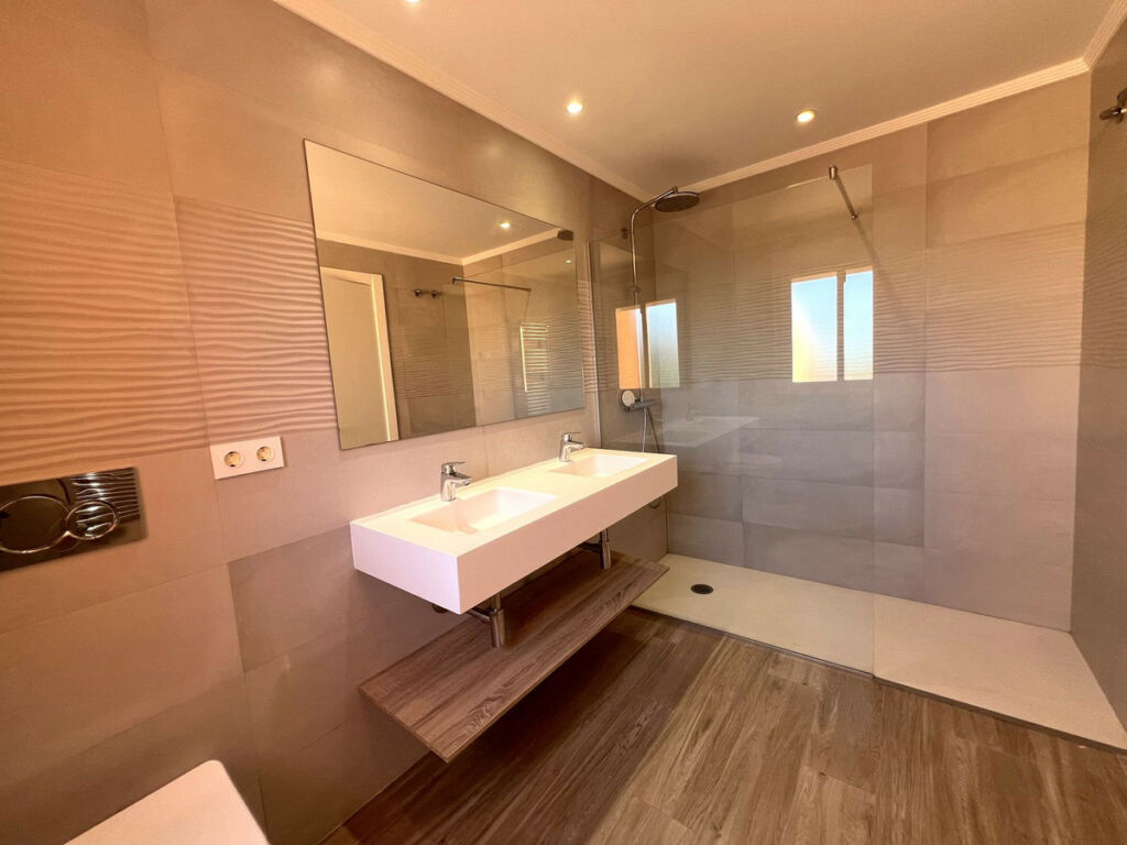 Townhouse Benahavís Málaga - image 25