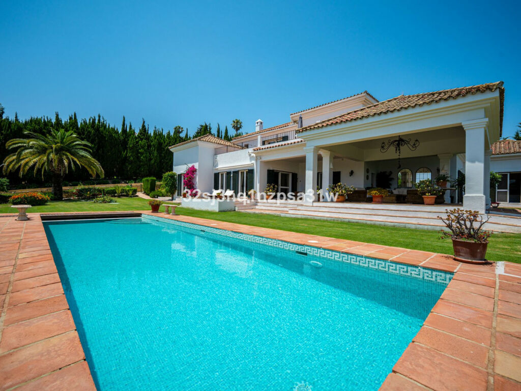 Detached Villa Sotogrande Cádiz - image 25