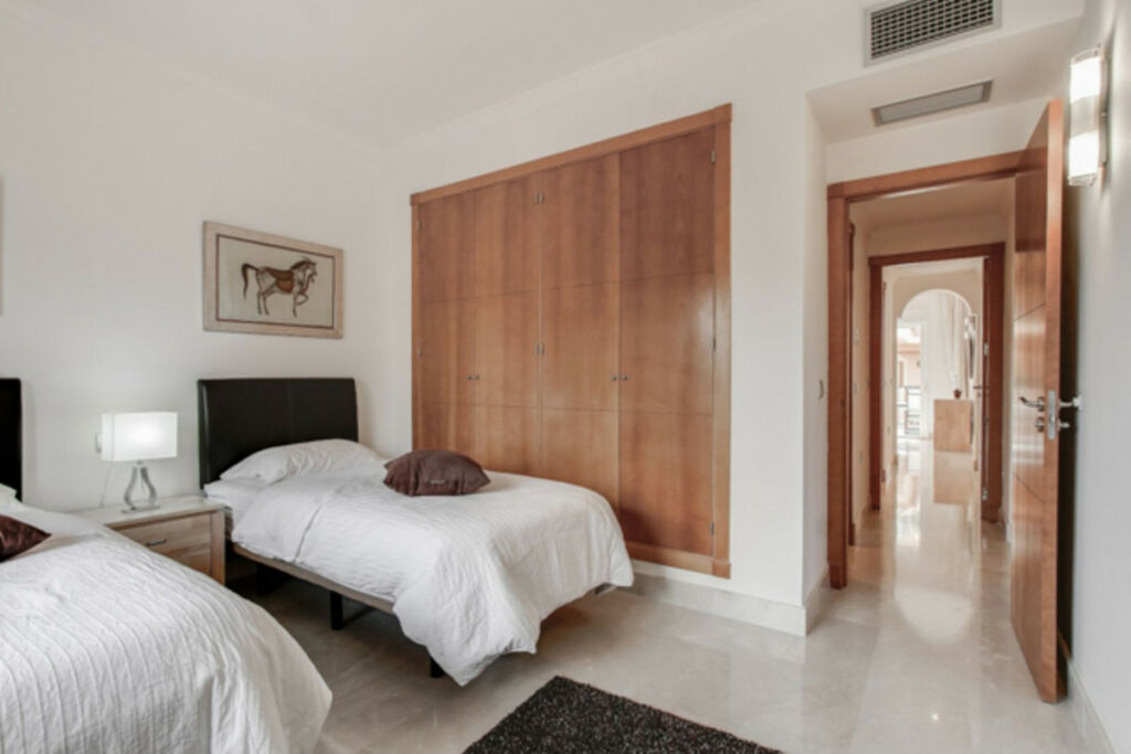 Ground Floor Apartment Aloha Málaga - image 25