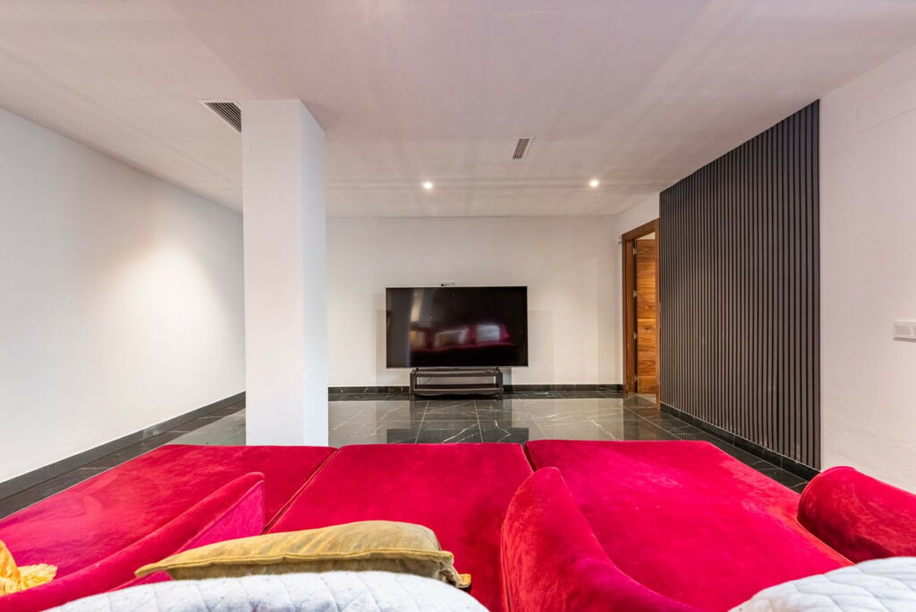 Detached Villa Estepona Málaga - image 25