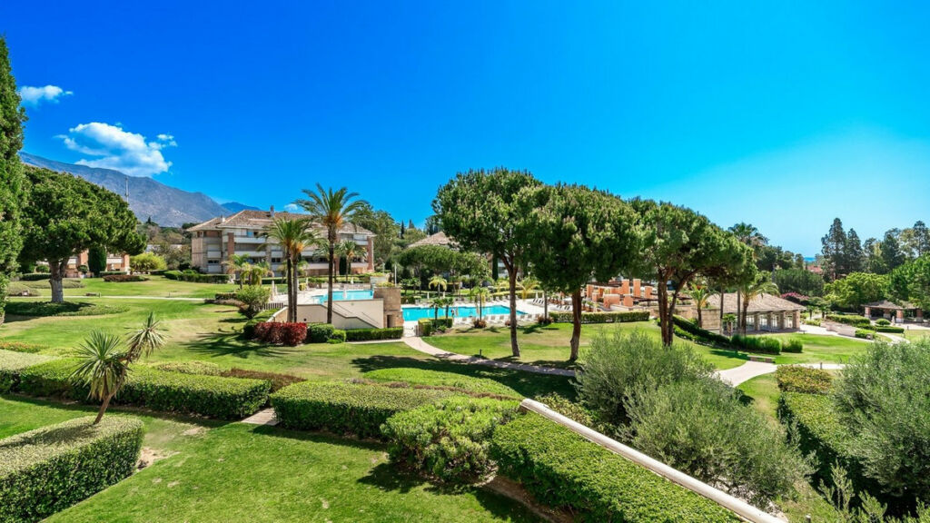 Middle Floor Apartment The Golden Mile Málaga - image 25