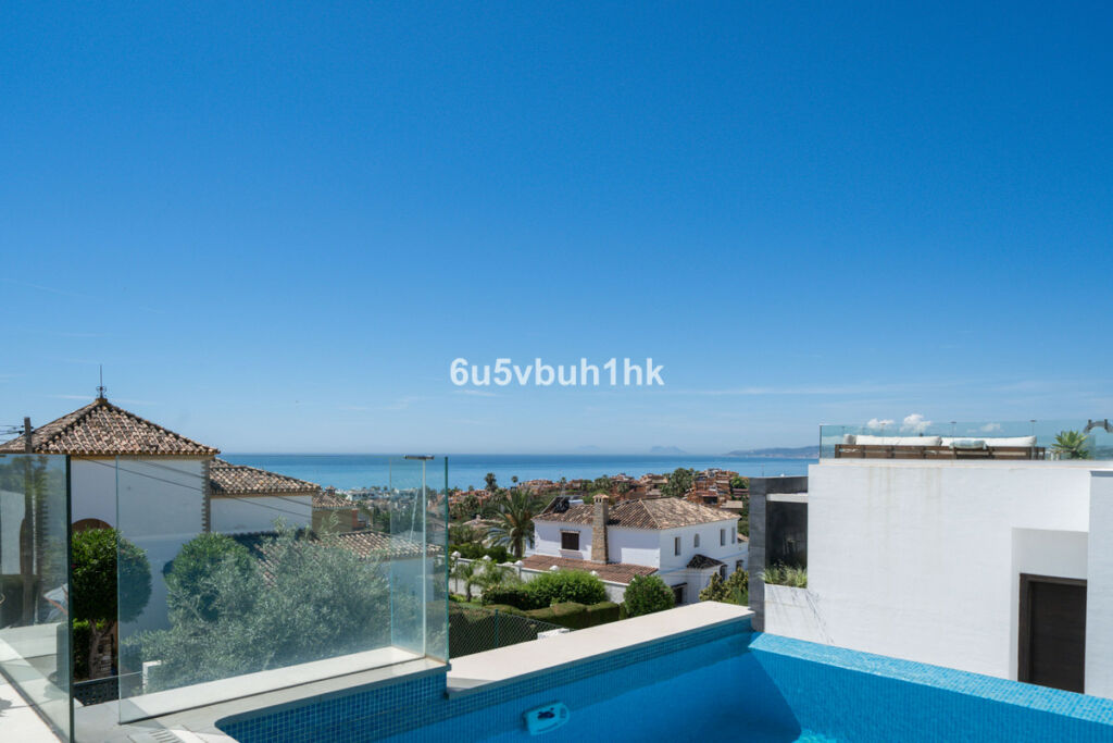 Detached Villa Estepona Málaga - image 25