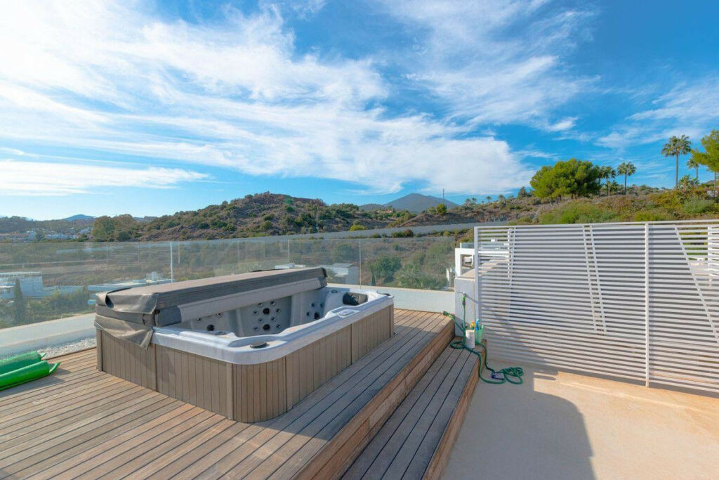 Detached Villa Nueva Andalucía Málaga - image 25