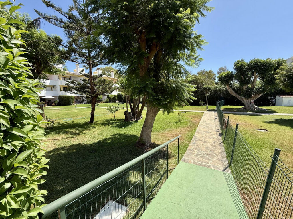 Penthouse Calahonda Málaga - image 25