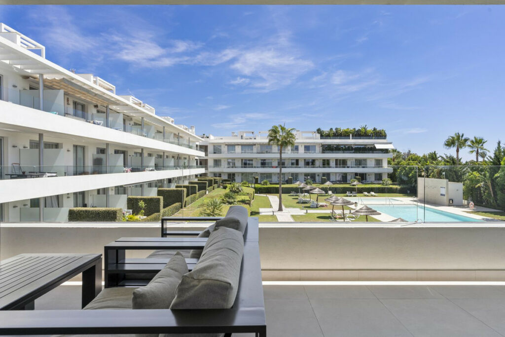 Middle Floor Apartment Estepona Málaga - image 25