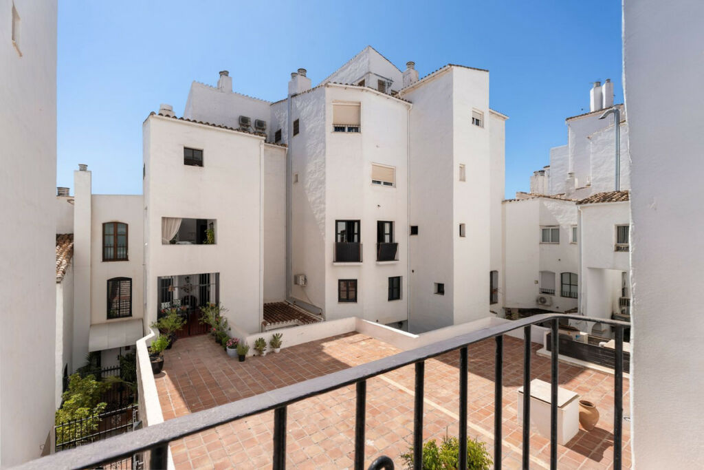 Middle Floor Apartment Puerto Banús Málaga - image 25