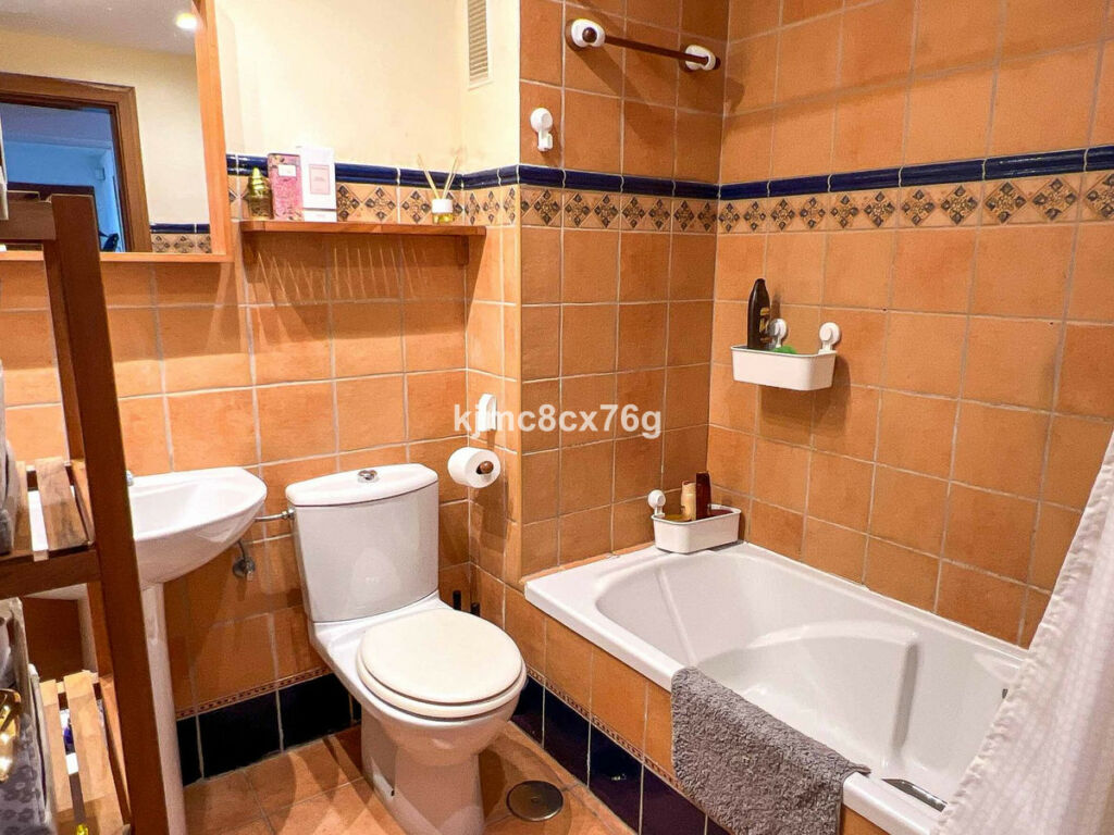 Middle Floor Apartment Calahonda Málaga - image 26