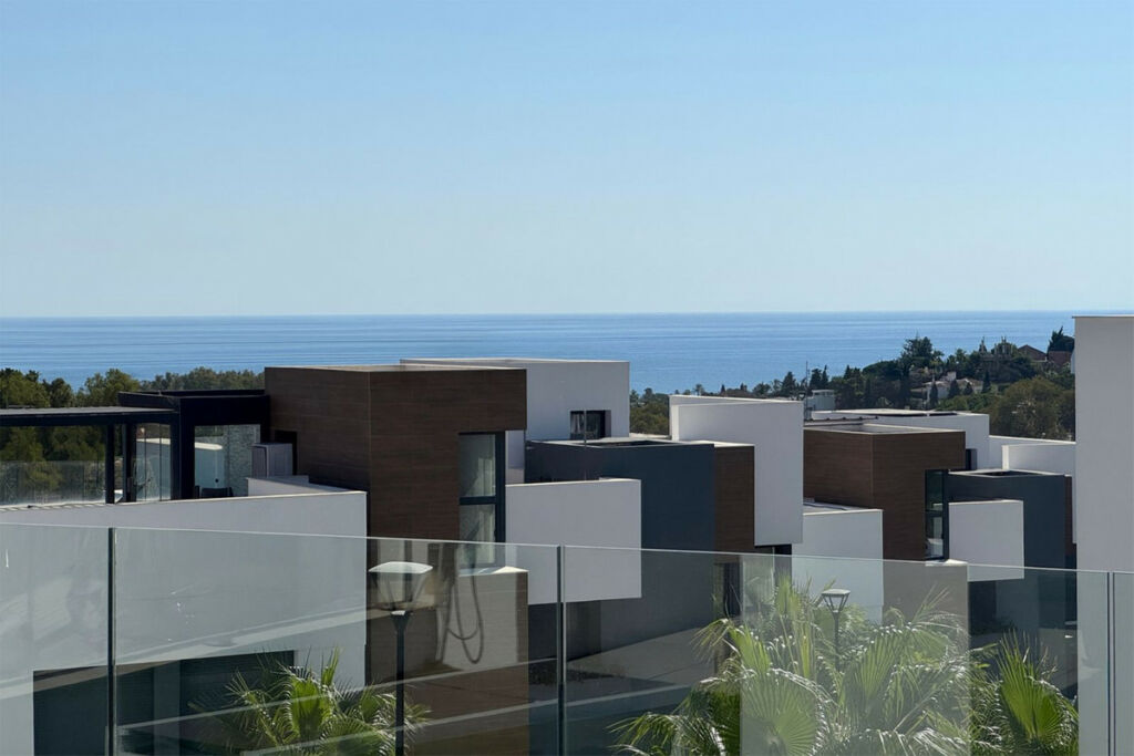 Middle Floor Apartment Cabopino Málaga - image 25