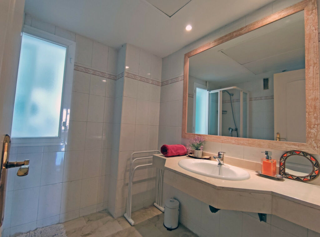 Middle Floor Apartment Puerto Banús Málaga - image 26