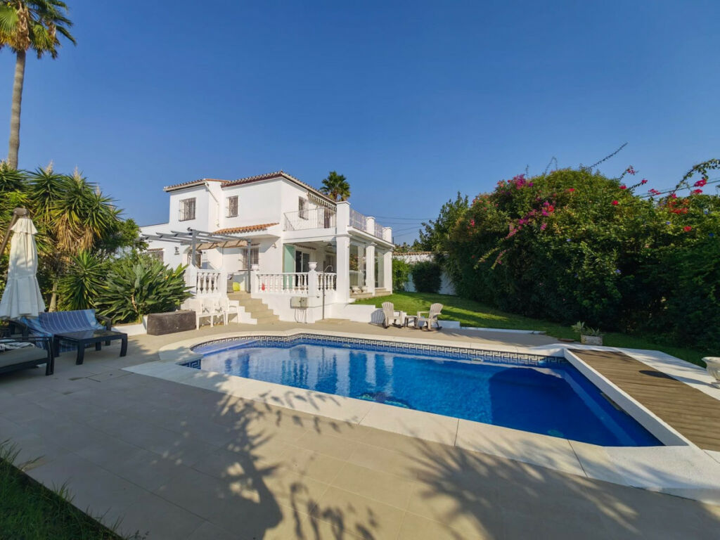 Detached Villa Estepona Málaga - image 26