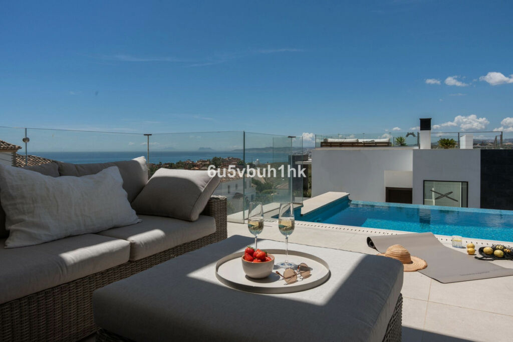 Detached Villa Estepona Málaga - image 26