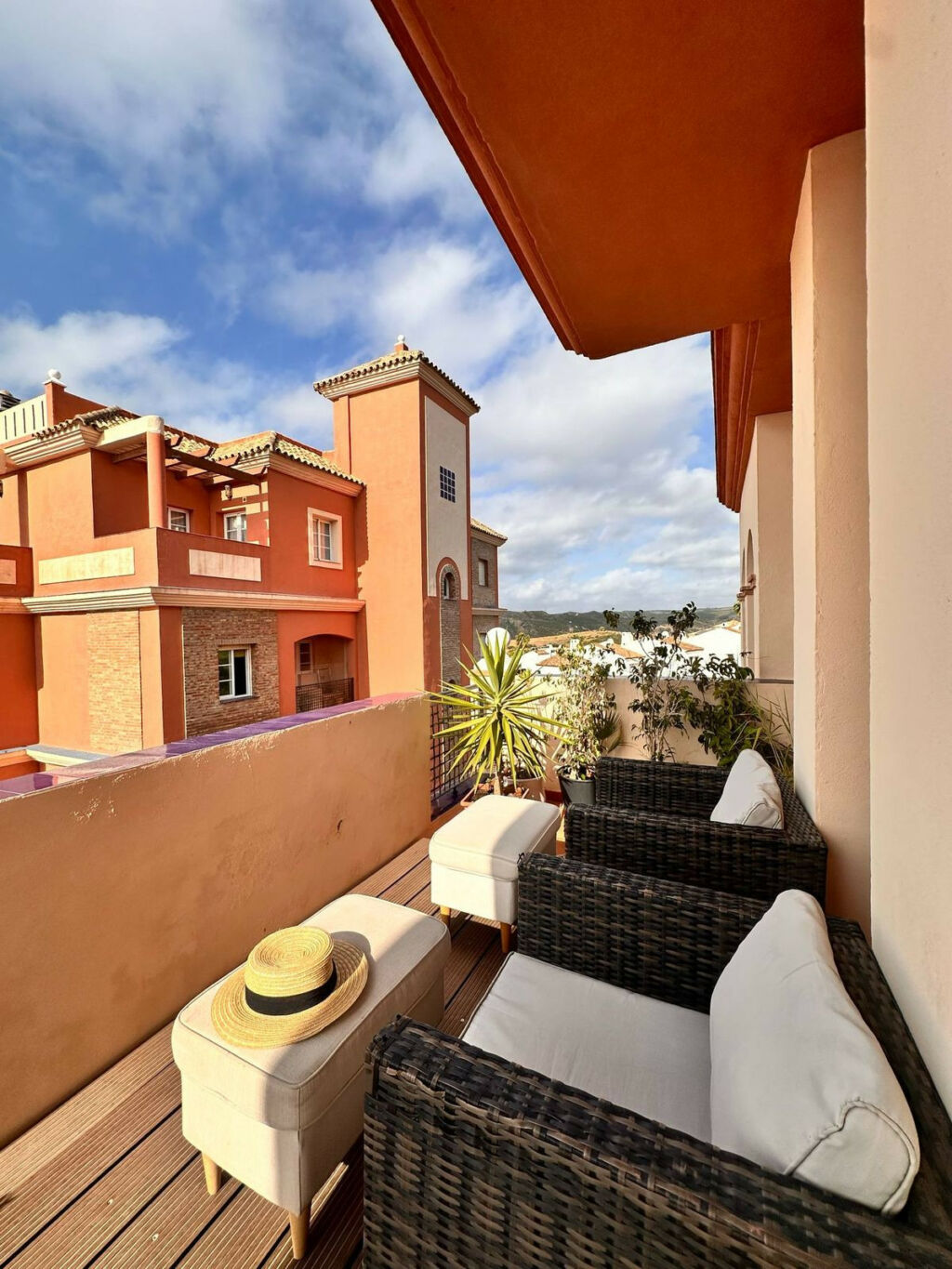 Middle Floor Apartment La Duquesa Málaga - image 12
