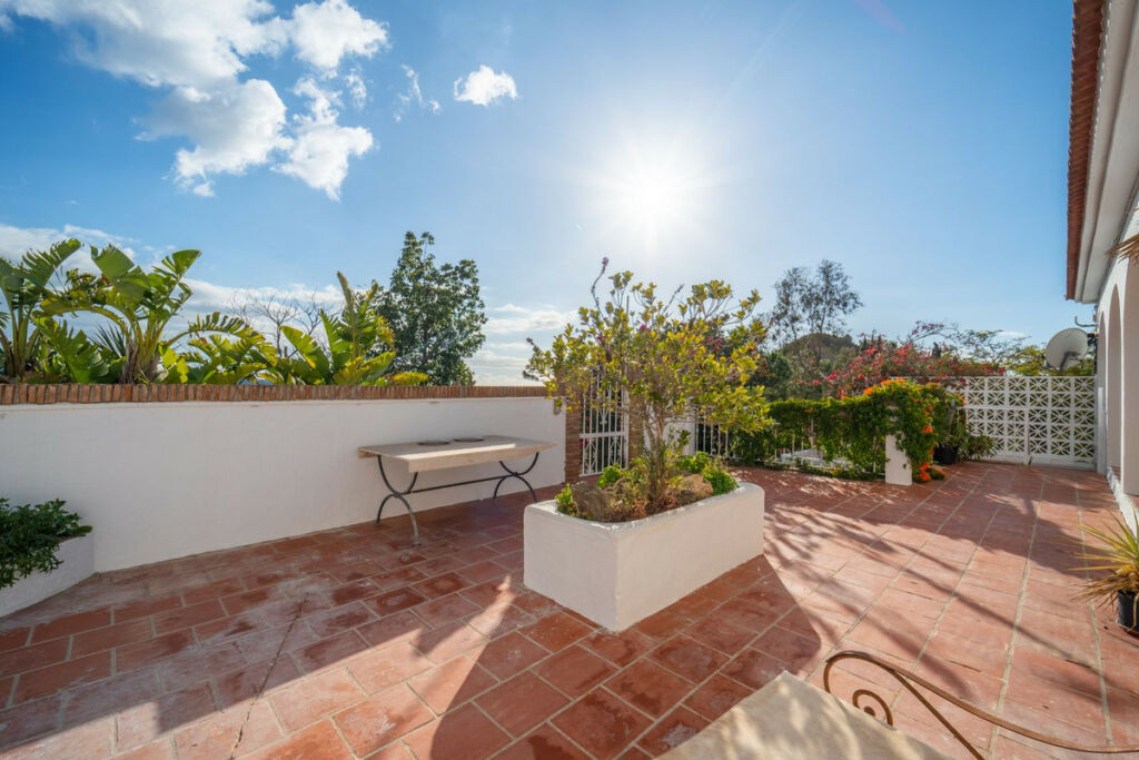 Detached Villa La Viñuela Málaga - image 26