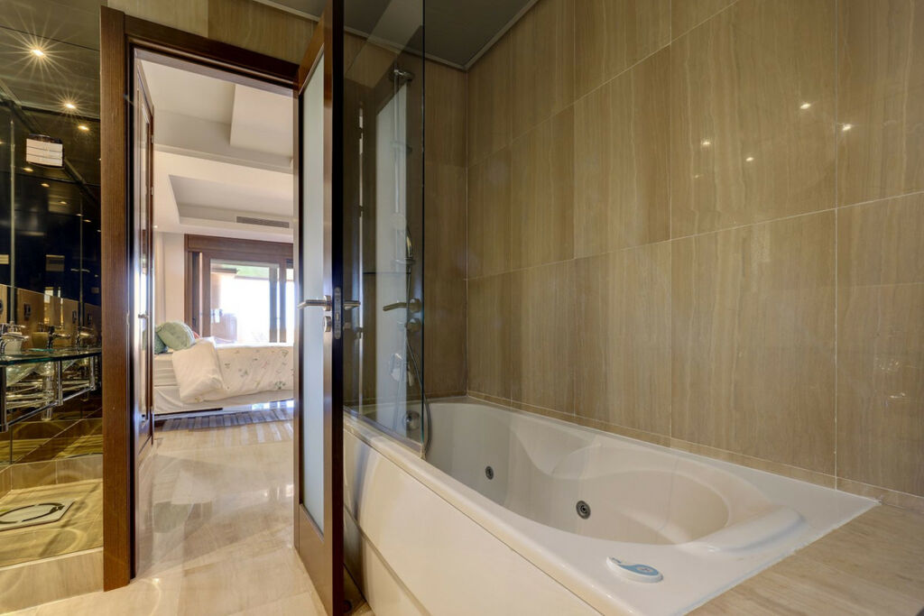 Middle Floor Apartment Estepona Málaga - image 26