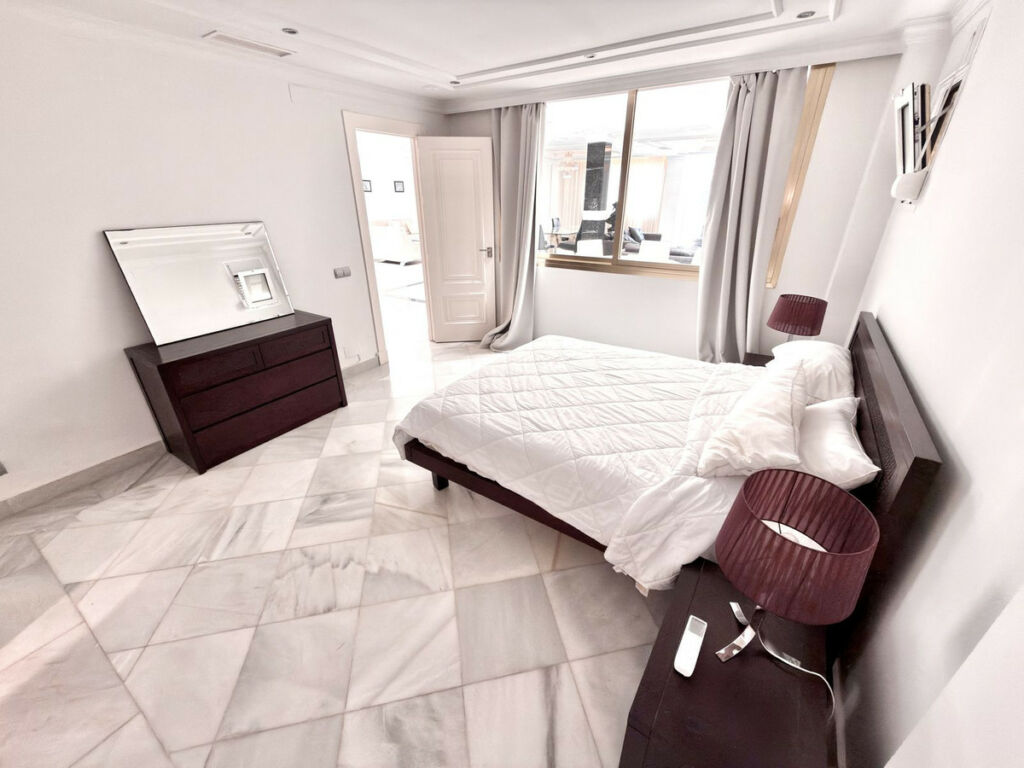 Duplex Puerto Banús Málaga - image 26