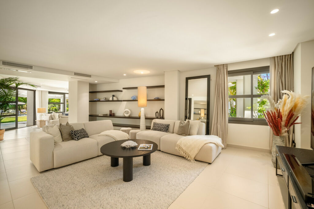Detached Villa Nueva Andalucía Málaga - image 26