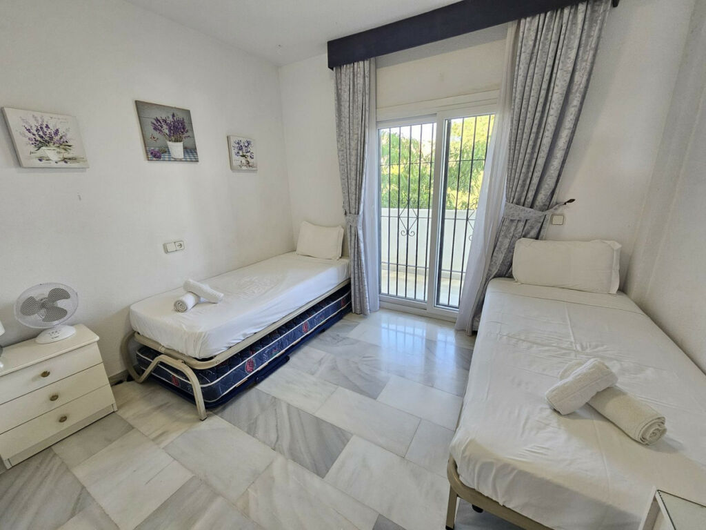 Middle Floor Apartment Calahonda Málaga - image 25