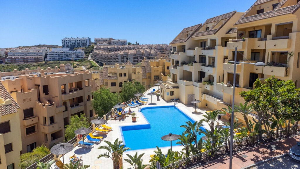 Middle Floor Apartment La Duquesa Málaga - image 26