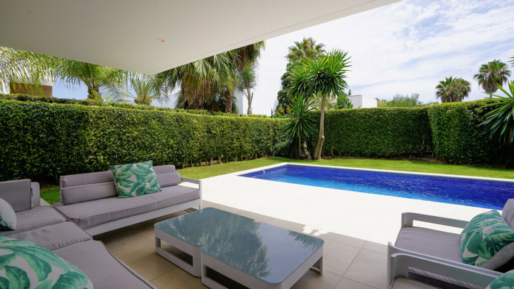 Detached Villa Estepona Málaga - image 26