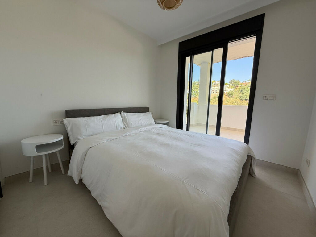 Middle Floor Apartment La Quinta Málaga - image 8