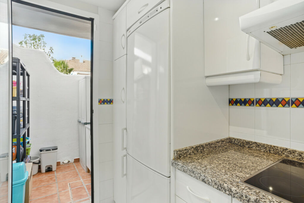 Townhouse Nueva Andalucía Málaga - image 26