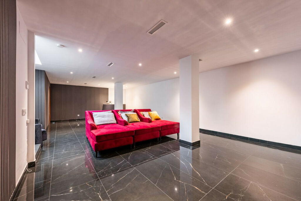 Detached Villa Estepona Málaga - image 26