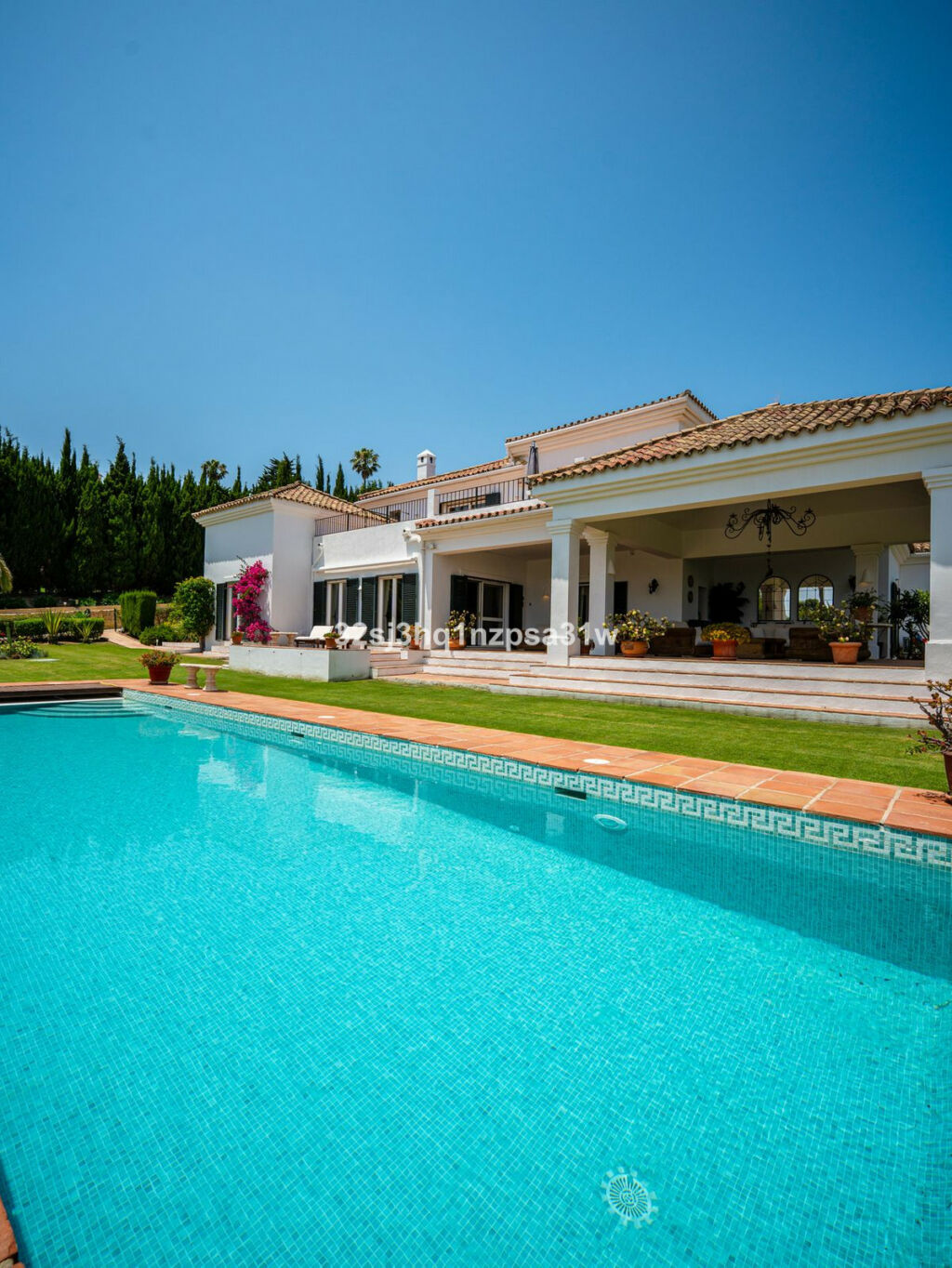 Detached Villa Sotogrande Cádiz - image 26