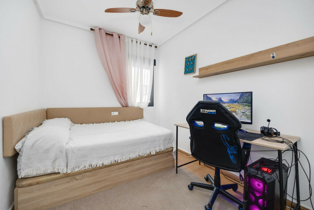 Middle Floor Apartment Torrevieja Alicante - image 26