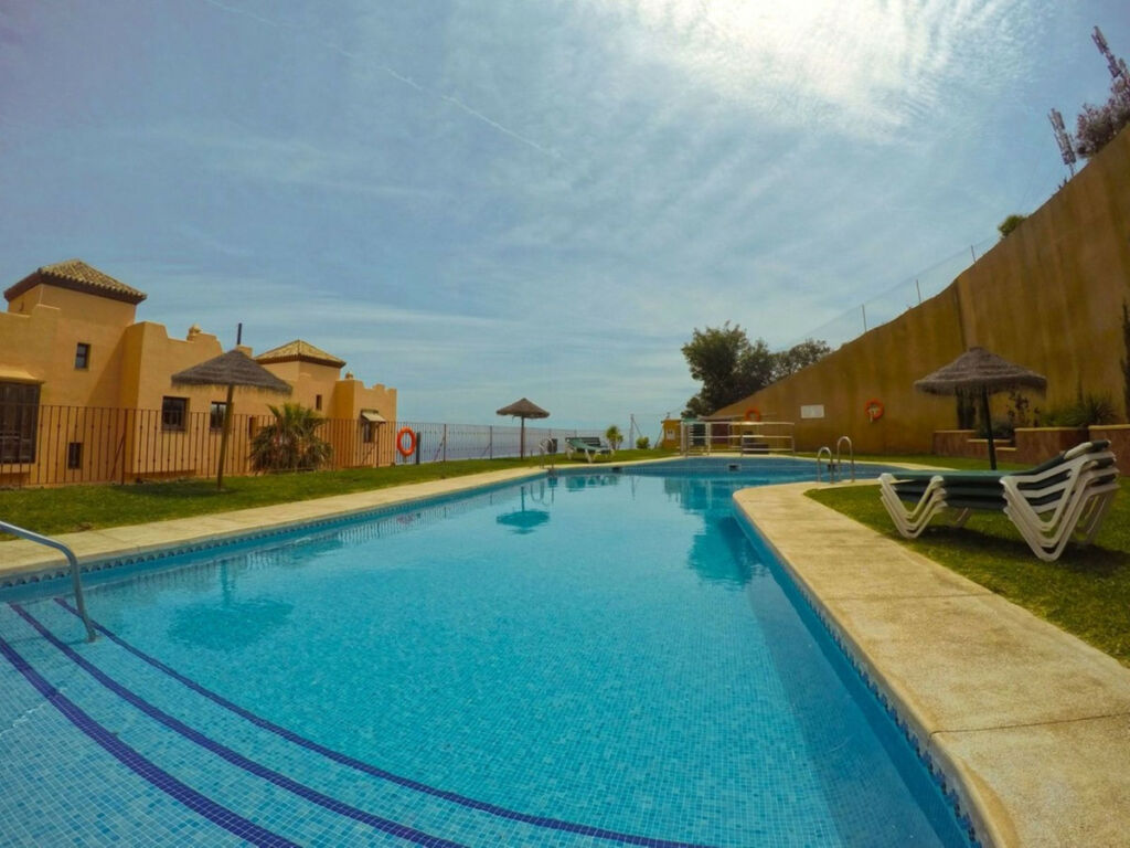 Middle Floor Apartment Calahonda Málaga - image 27