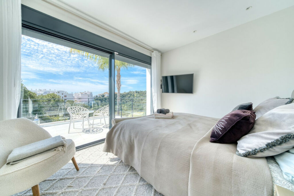 Detached Villa Estepona Málaga - image 27