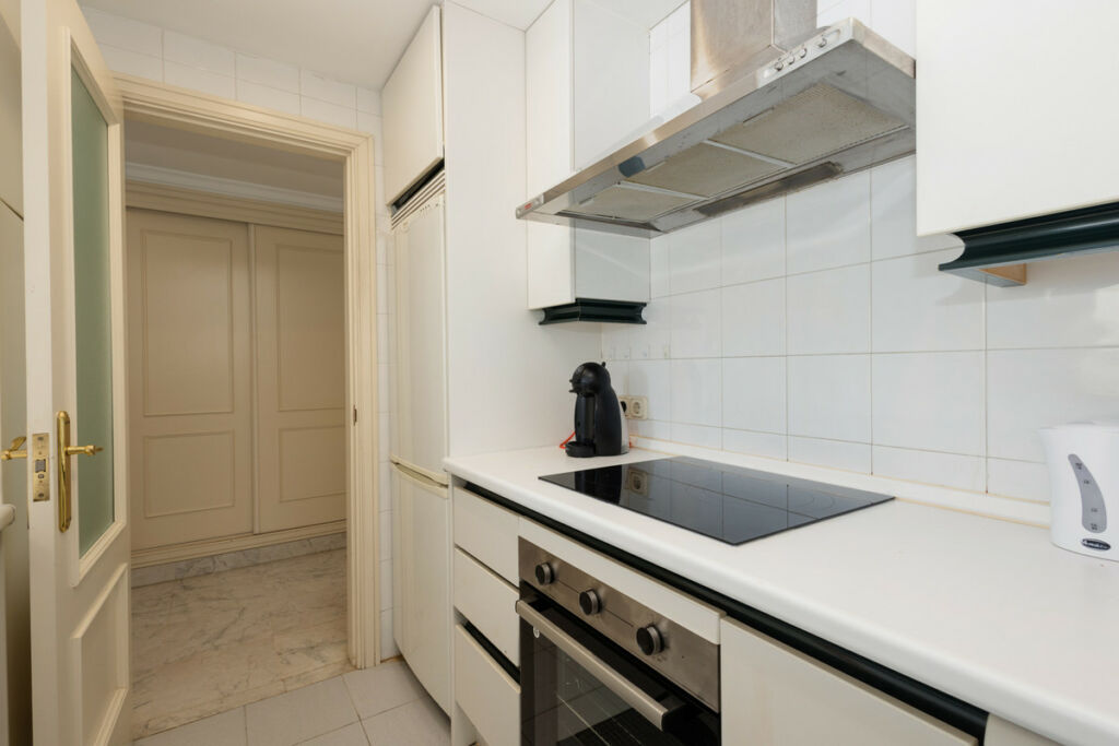 Middle Floor Apartment Puerto Banús Málaga - image 27