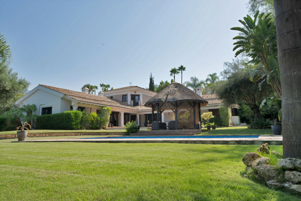 Detached Villa Estepona Málaga - image 27