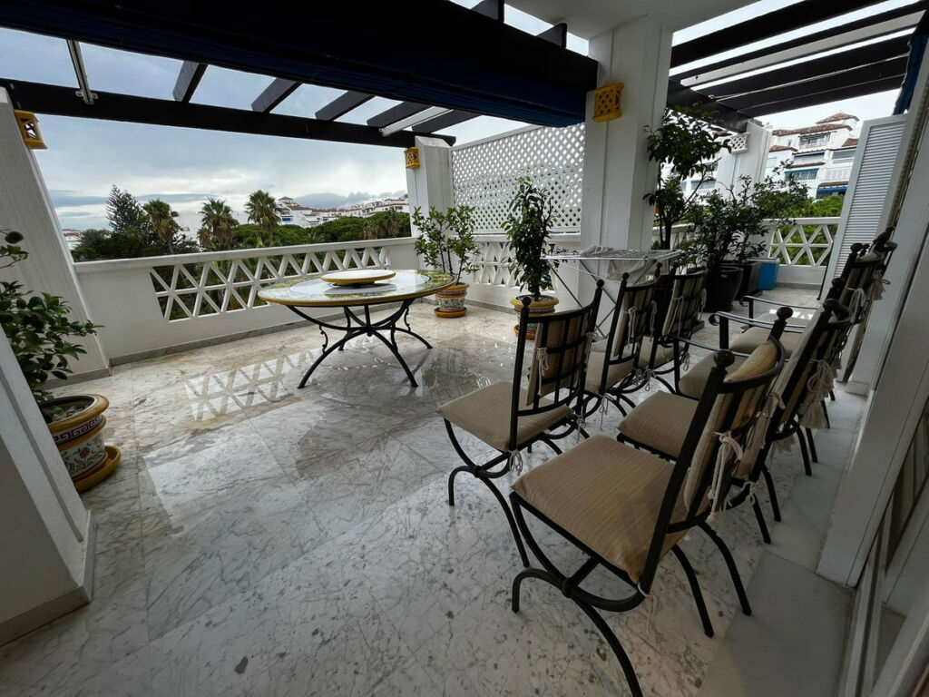 Middle Floor Apartment Puerto Banús Málaga - image 27