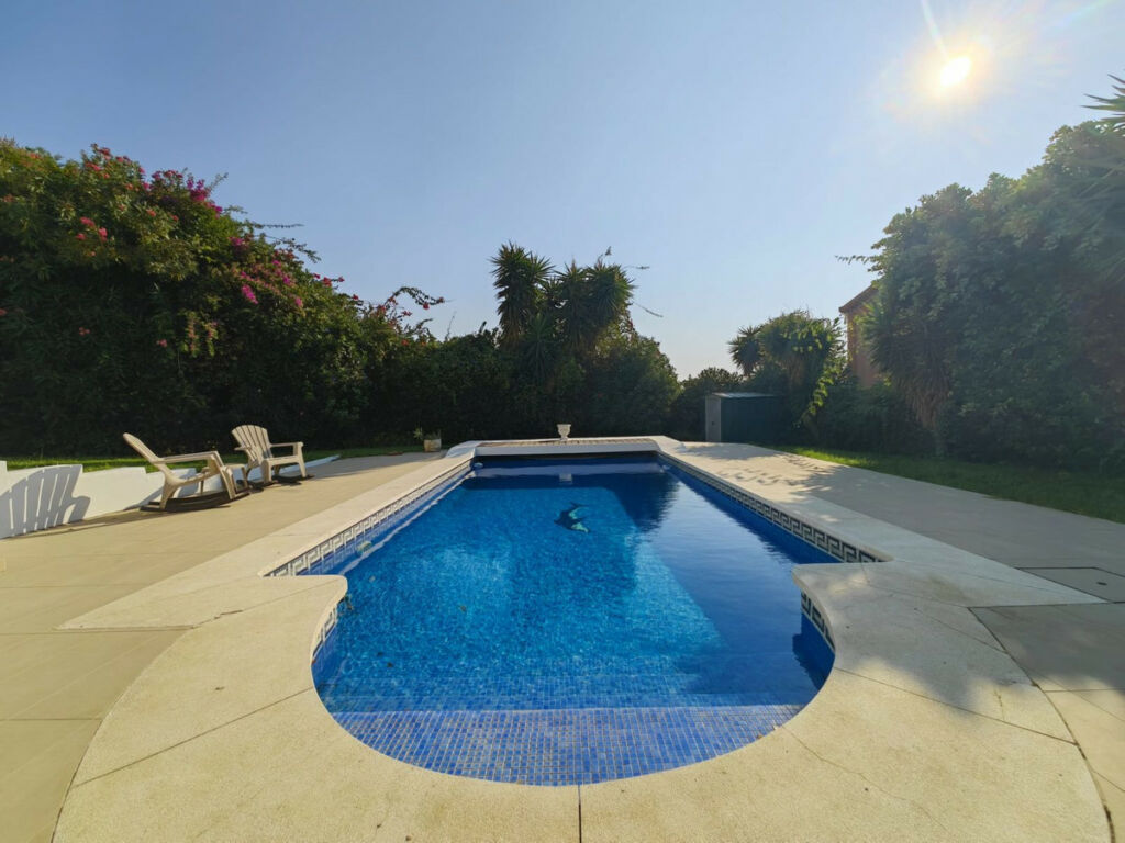 Detached Villa Estepona Málaga - image 27