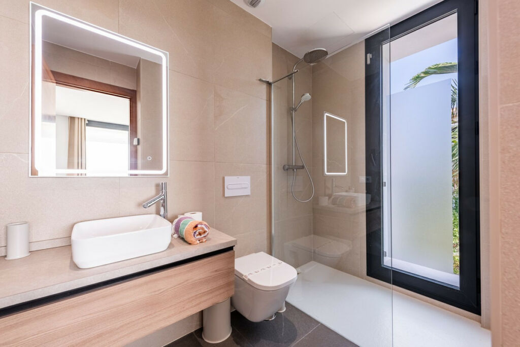 Detached Villa Estepona Málaga - image 27