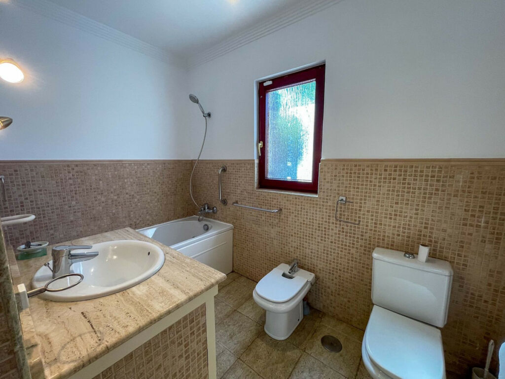Detached Villa Sotogrande Cádiz - image 27