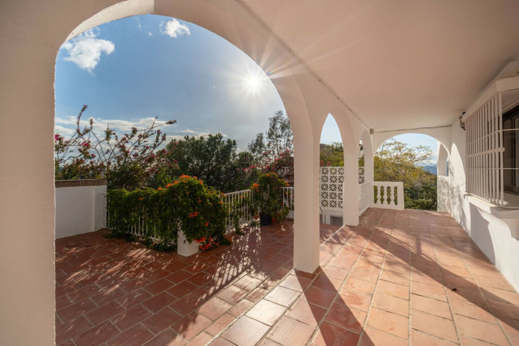 Detached Villa La Viñuela Málaga - image 27