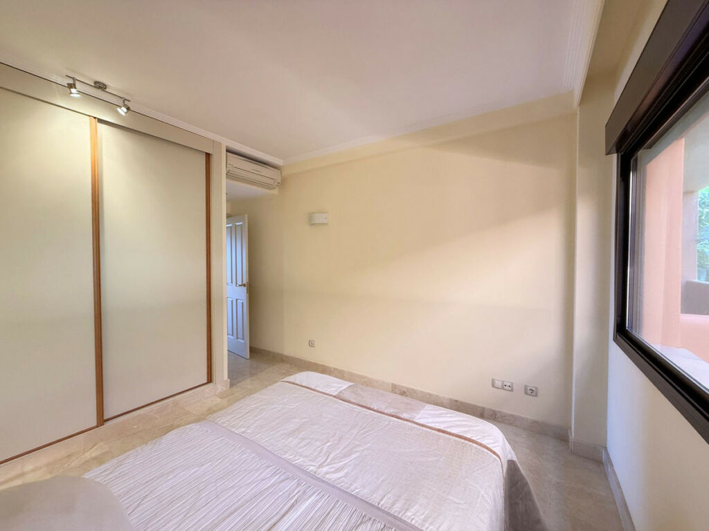 Middle Floor Apartment Estepona Málaga - image 27