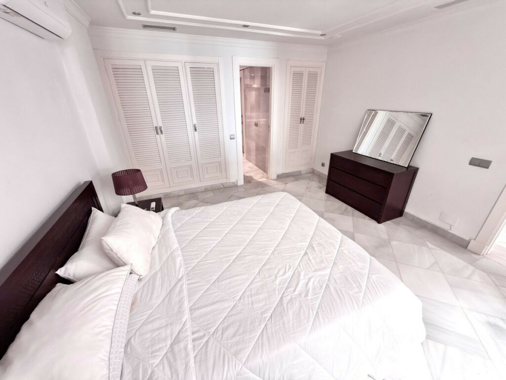 Duplex Puerto Banús Málaga - image 25